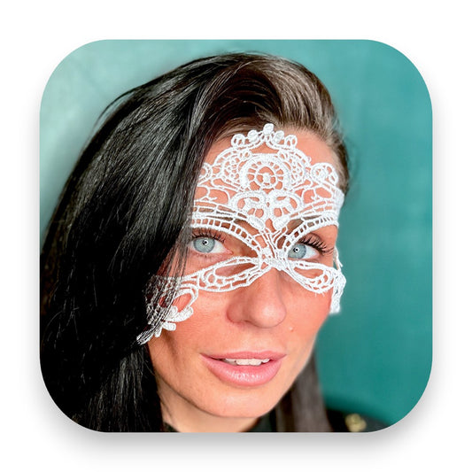 Elegante Masquerade Augenmaske in Weiß - Augenmaske, Masquerade, Karneval, Party, Verkleidung, Accessoire, Weiß, Maskenball, Kostüm, Feier, Glitterimperium, Elli Fatale