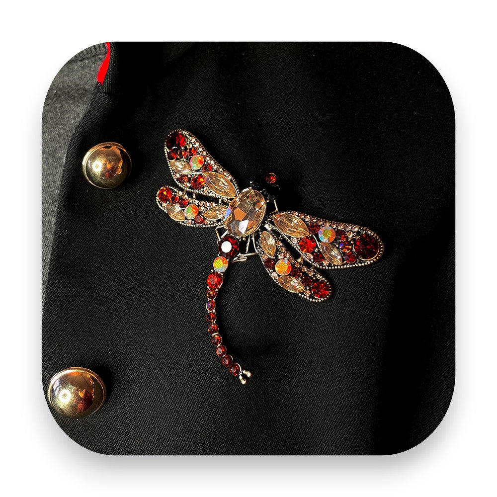 Braune Libellen-Brosche als modisches Accessoire - Brosche, Libelle, Brauntöne, Accessoires, Strasssteine, Mantel, Hut, Weste, Jacke, Mode