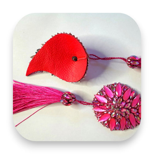 Handgefertigte Pasties mit abnehmbaren Quasten in Pink - pastie, nippelabdeckung, nippelpad, nippelcover, burlesque, glitzer, tassel, handgefertigt, leder, strass, Glitterimperium