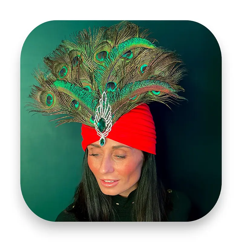 Turbanen mit Federn im Vintage-Stil - Turban, Federschmuck, Accessoire, rot, Pfauenfedern, Vintage, Brosche, Strass, Stoffturban, festlich, Elli Fatale, Glitterimperium