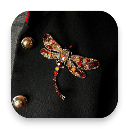 Braune Libellen-Brosche als modisches Accessoire - Brosche, Libelle, Brauntöne, Accessoires, Strasssteine, Mantel, Hut, Weste, Jacke, Mode
