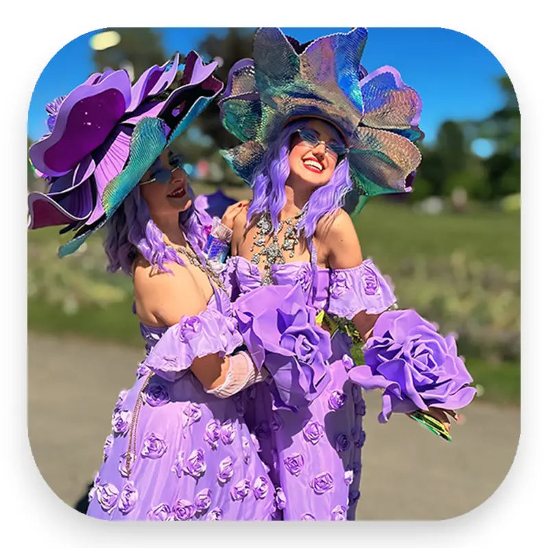 Glitterimperium Elli Fatale Showkünstler im extravaganten Kostüme bei der Gärten der Welt