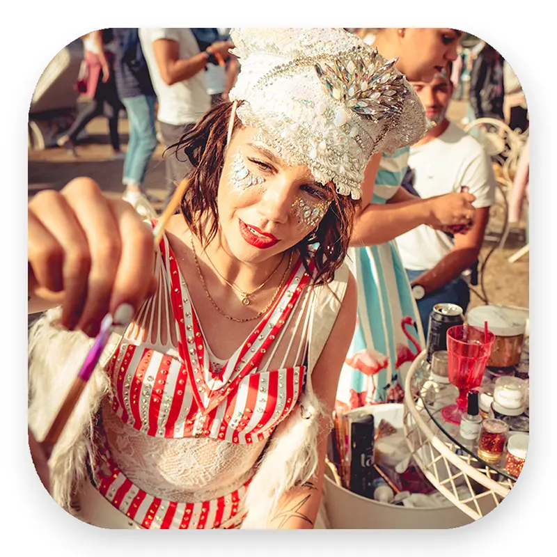 Glitterimperium Elli Fatale Glitter Make-up mit funkelnden Akzenten