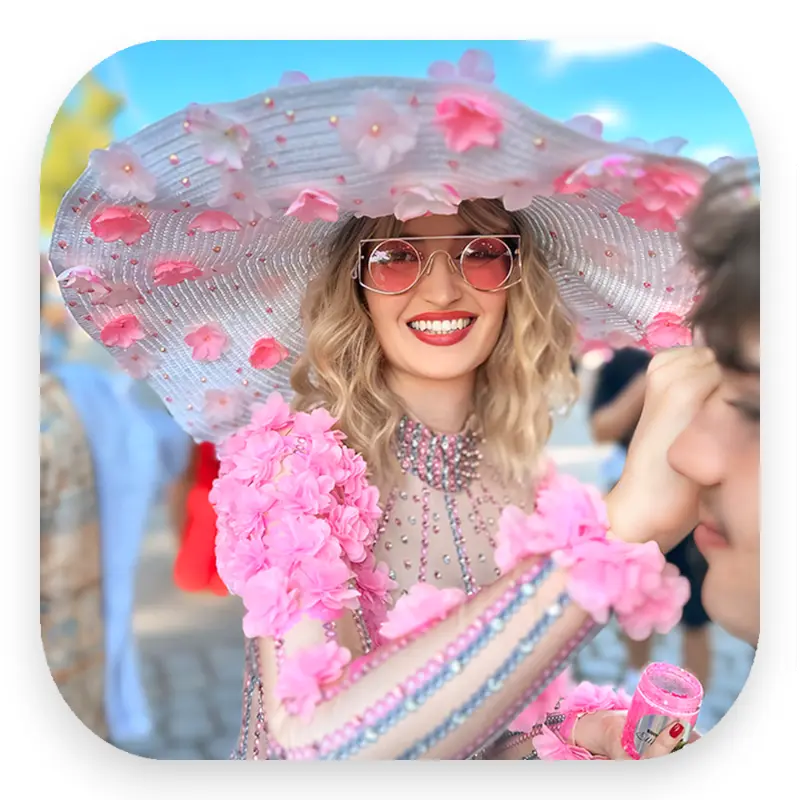 Glitterimperium Elli Fatale Walking Act mit glitzerndem Make-up