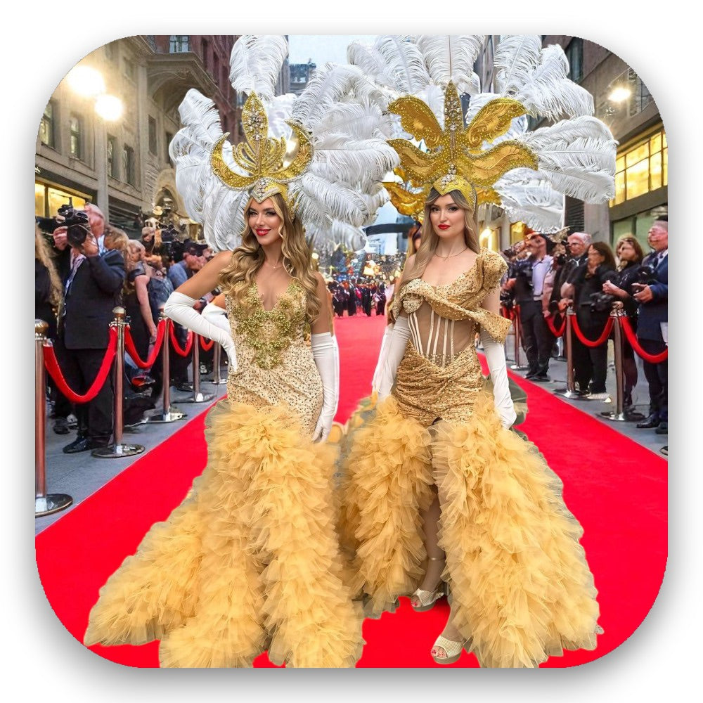Golden Glam mit opulenten Kleidern, Strass & Federkronen – luxuriöser Red-Carpet-Glamour vom GLITTERIMPERIUM von Elli Fatle. Jetzt imposante Show-Acts für Events buchen!