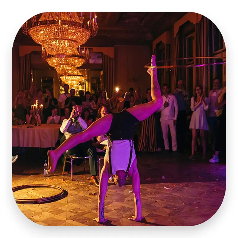 Elli Fatale Künstleragentur bietet eine unvergleichliche Auswahl an Darbietungen, die Events in ein spektakuläres Erlebnis verwandeln - Glitterimperium