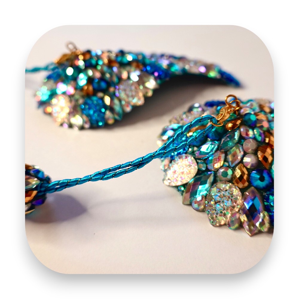 Blaue Pasties mit goldenen Strasssteinen und Tassel Wings - pastie, nippelabdeckung, nippelpad, nippelcover, burlesque, blau, gold, tassel, handgefertigt, leder, Glitterimperium