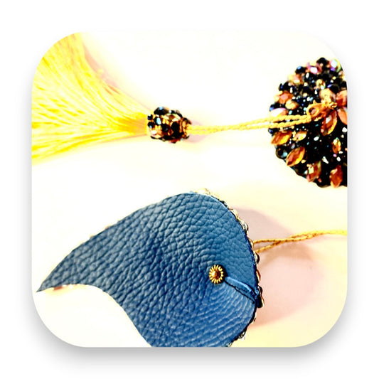 Handgefertigte Pasties mit abnehmbaren Tassel Wings in Dunkelblau-Gold - pastie, nippelabdeckung, nippelpad, nippelcover, burlesque, dunkelblau, gold, tassel, handgefertigt, leder, Glitterimperium