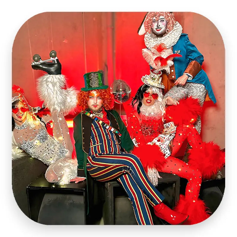 Glitterimperium Elli Fatale dynamischer Roller Act auf Veranstaltung