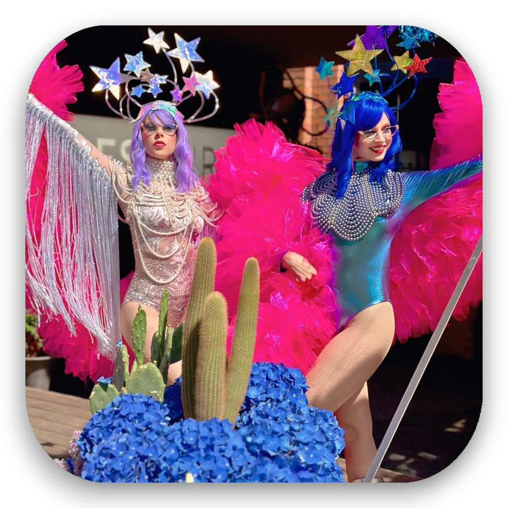 Star Dust Glam mit funkelnden Kostümen & Sternen-Kopfschmuck – kosmischer Zauber vom GLITTERIMPERIUM von Elli Fatle. Jetzt galaktische Glamour-Acts für Events buchen!