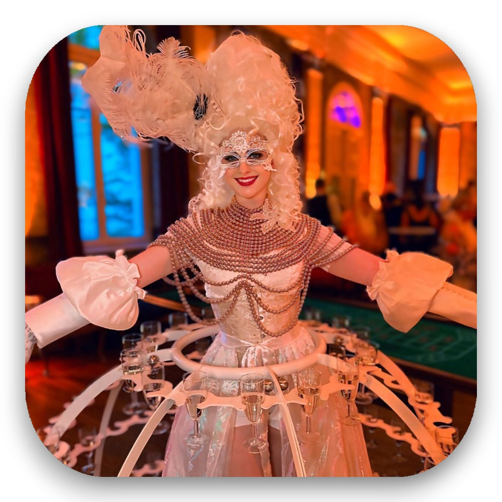Walking Champagner Dress – wandelndes Kunstwerk & prickelnder Luxus vom GLITTERIMPERIUM von Elli Fatle. Jetzt glamouröse Empfangs-Acts für Events buchen!