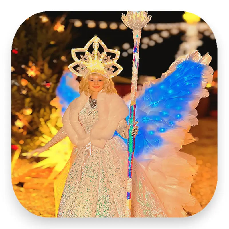 Glitterimperium Elli Fatale Walking Act mit handgefertigtem Glamour Kostüm Weihnachtsengel