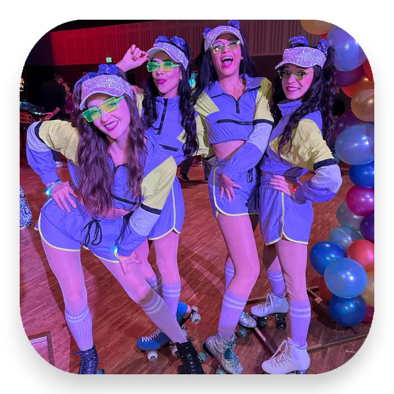 Glitterimperium Elli Fatale Roller Act mit glamourösem Kostüm